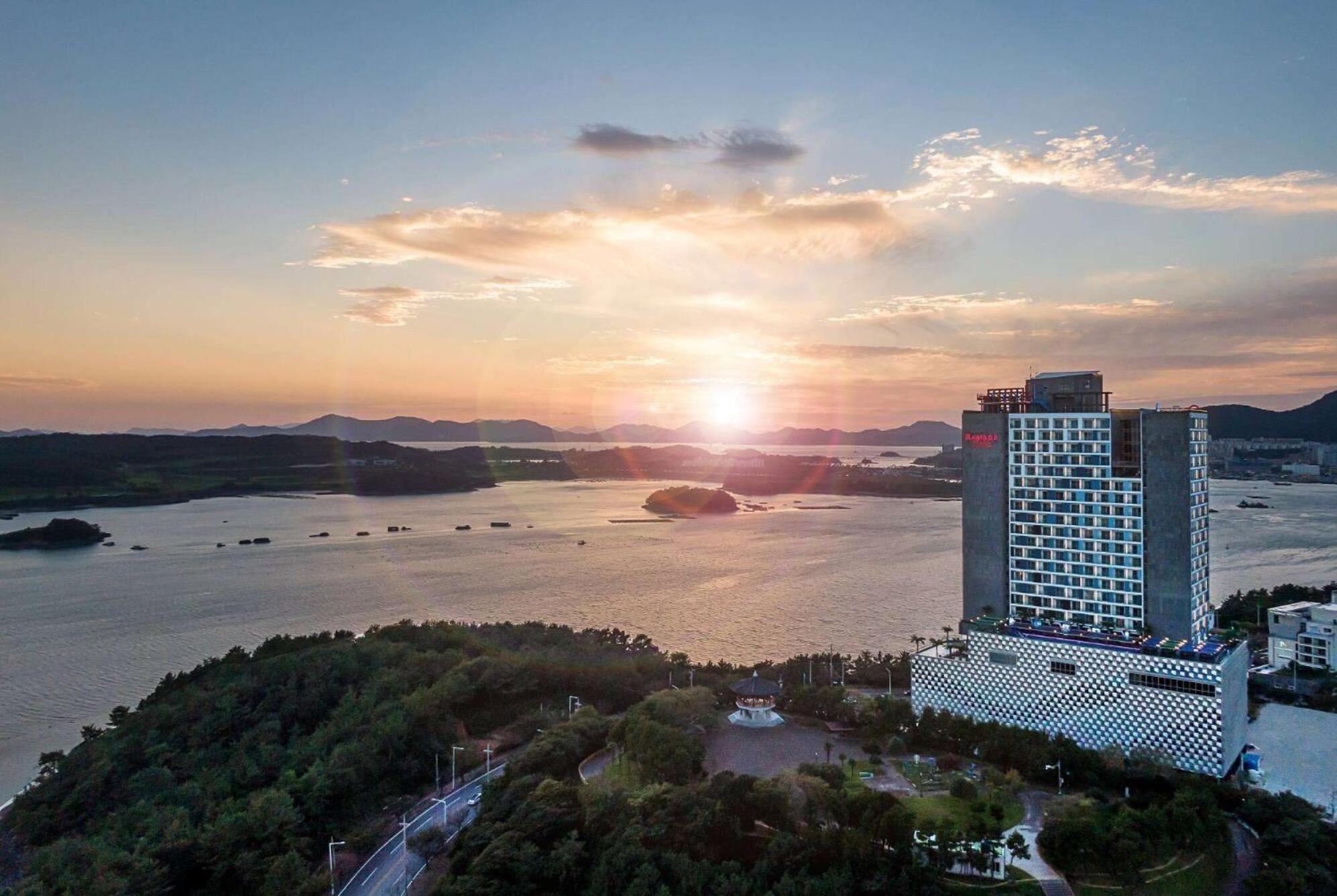 Hotel Ramada Plaza by Wyndham Dolsan Yeosu Zewnętrze zdjęcie