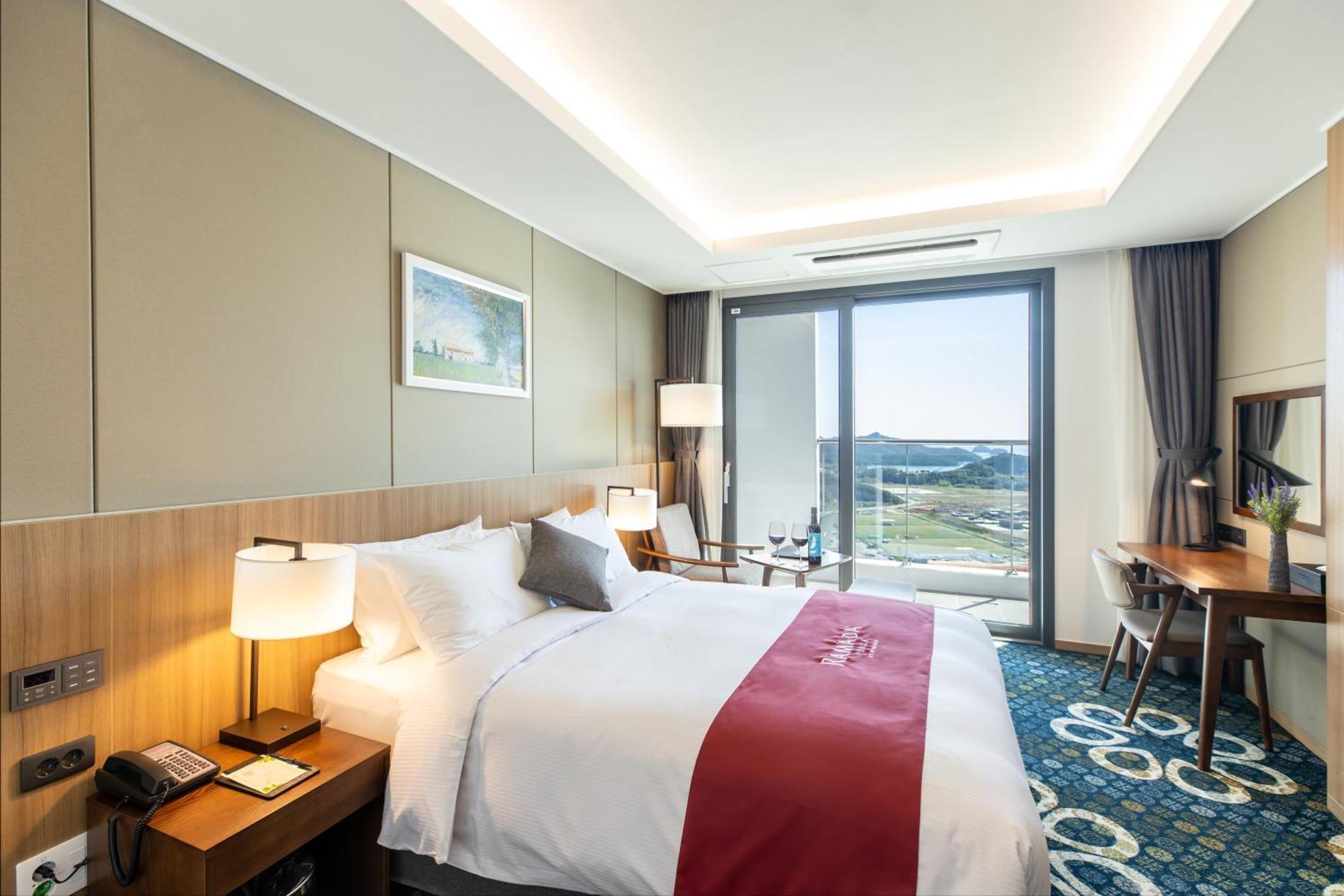 Hotel Ramada Plaza by Wyndham Dolsan Yeosu Zewnętrze zdjęcie