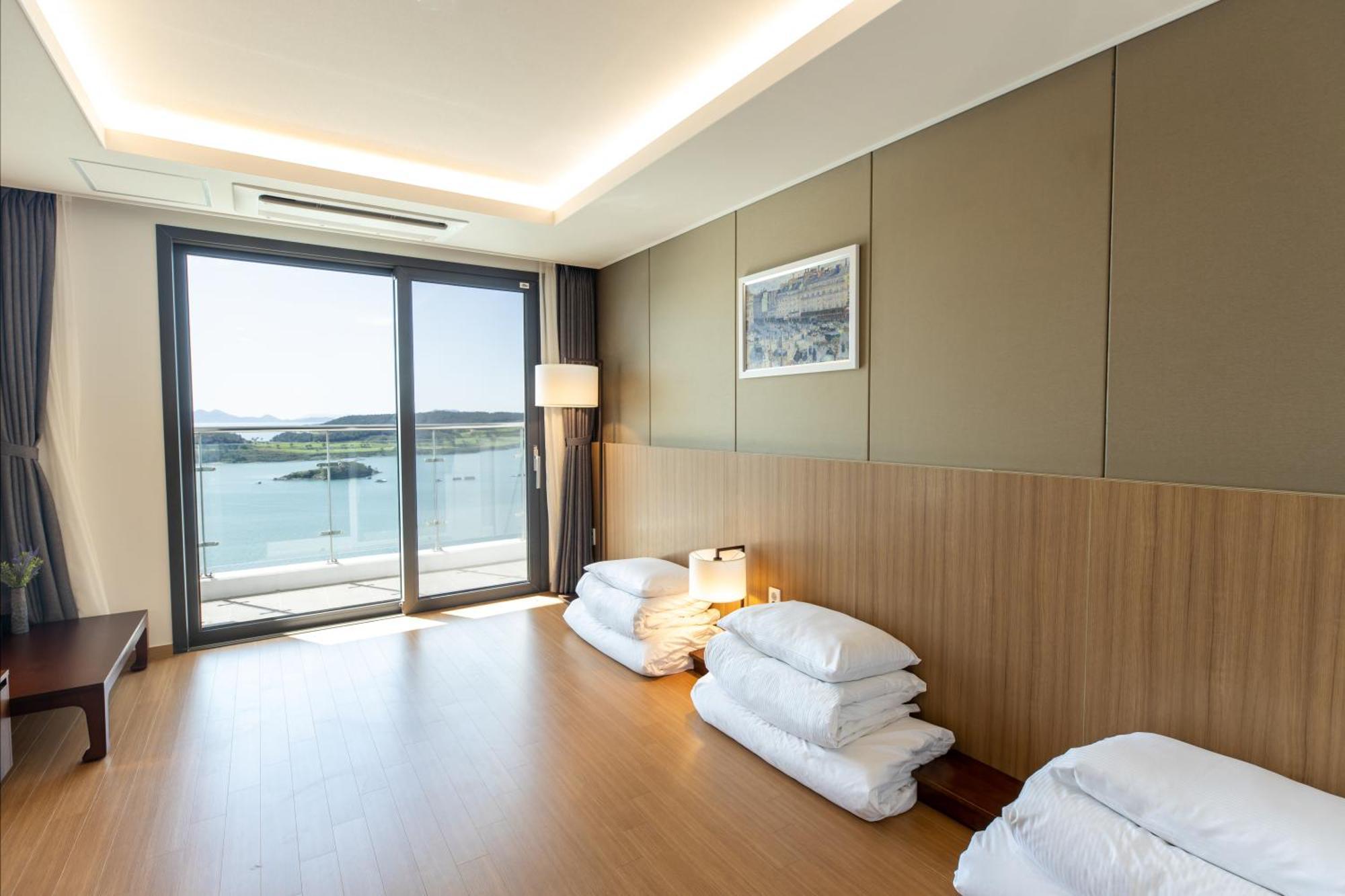 Hotel Ramada Plaza by Wyndham Dolsan Yeosu Zewnętrze zdjęcie