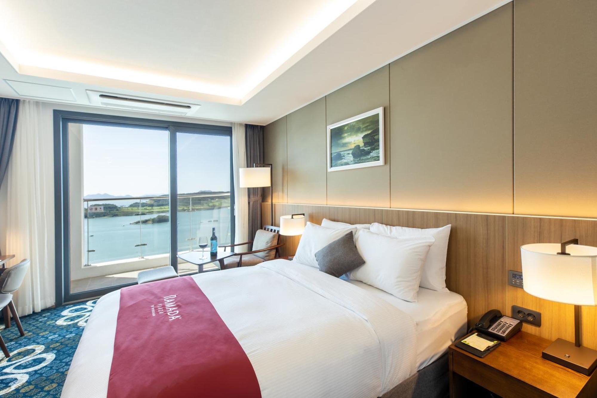 Hotel Ramada Plaza by Wyndham Dolsan Yeosu Zewnętrze zdjęcie