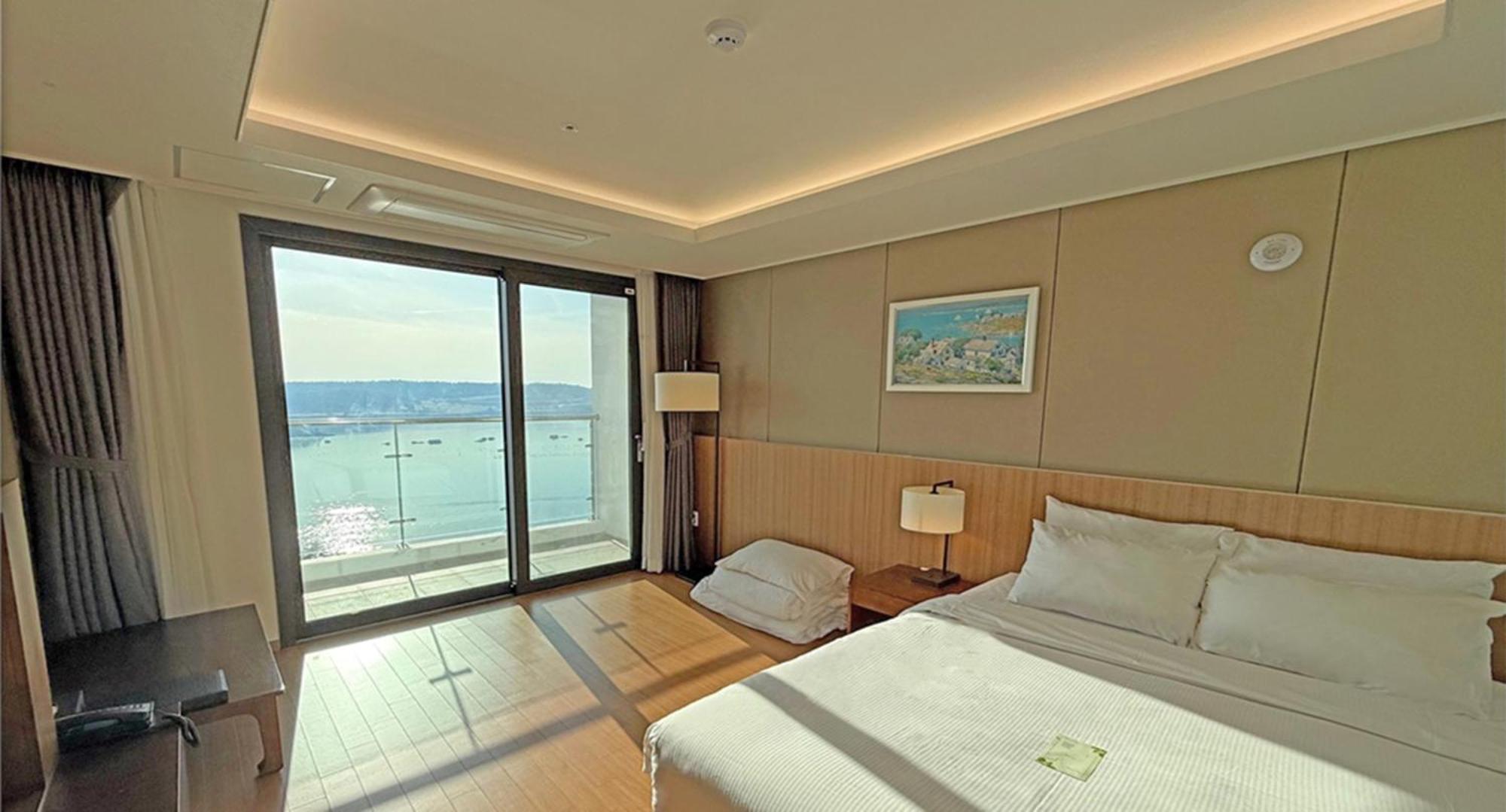 Hotel Ramada Plaza by Wyndham Dolsan Yeosu Zewnętrze zdjęcie